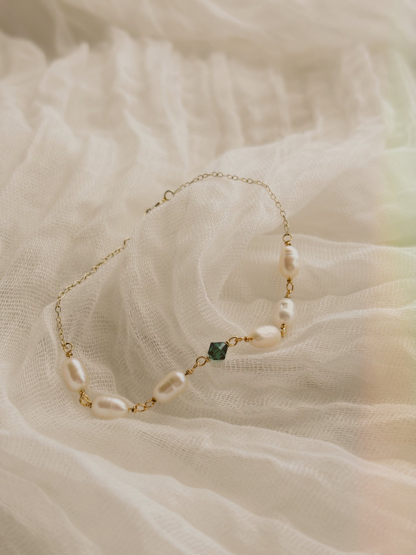 Fresh water pearl custom coloured gem bracelet