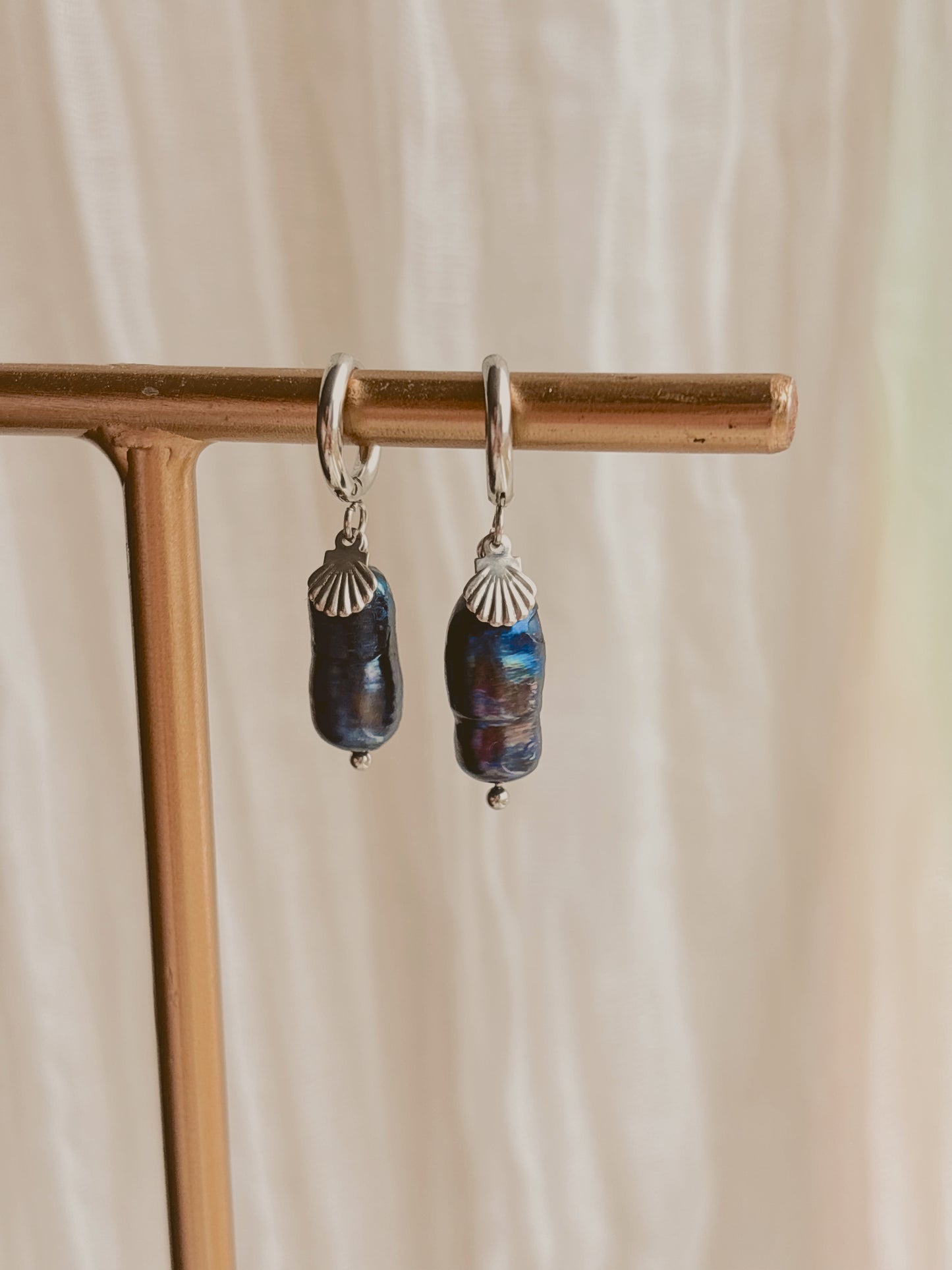 Handmade dark pearl earrings - tarnish free - Gold & Silver
