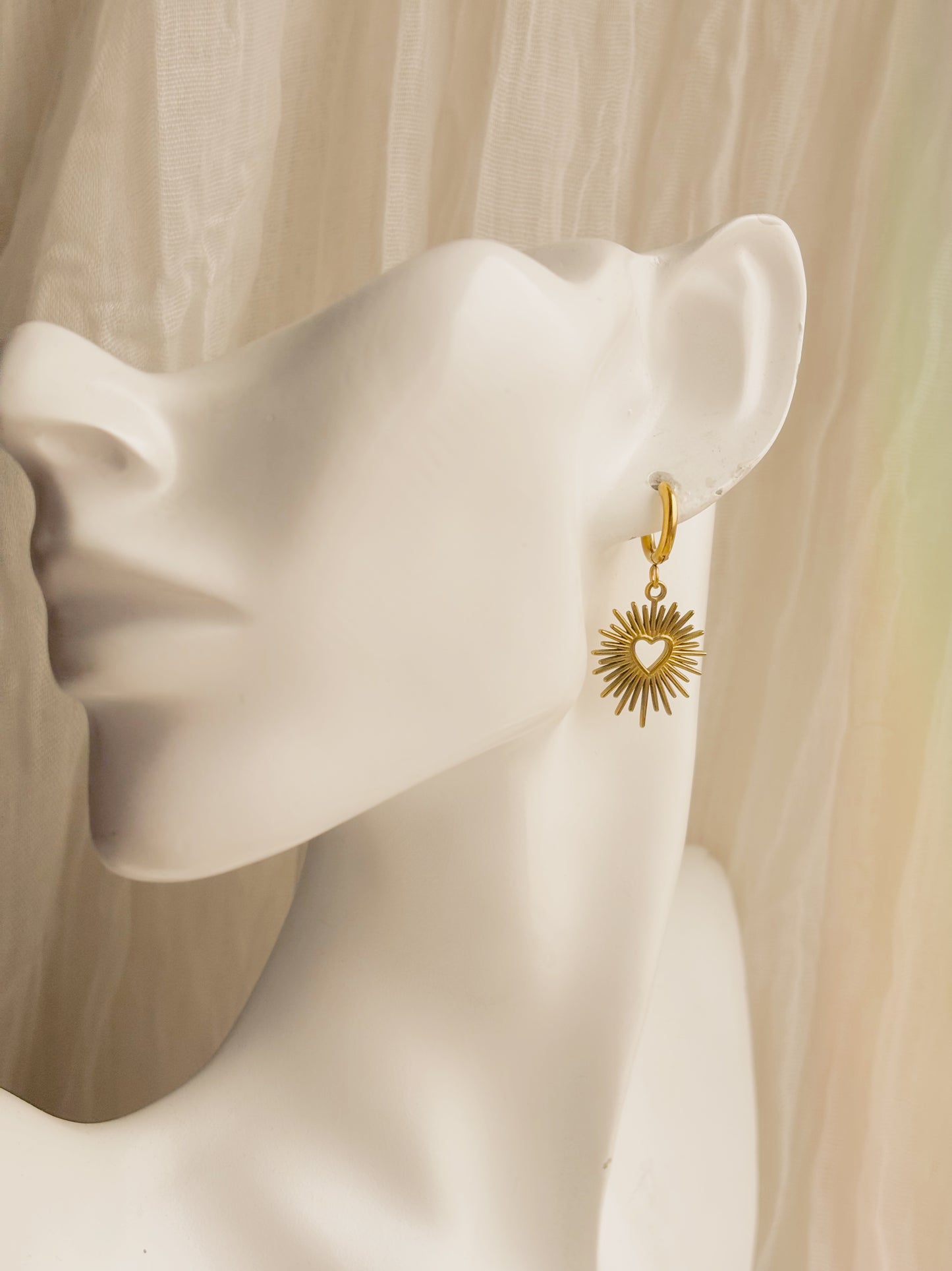 Shining heart earrings