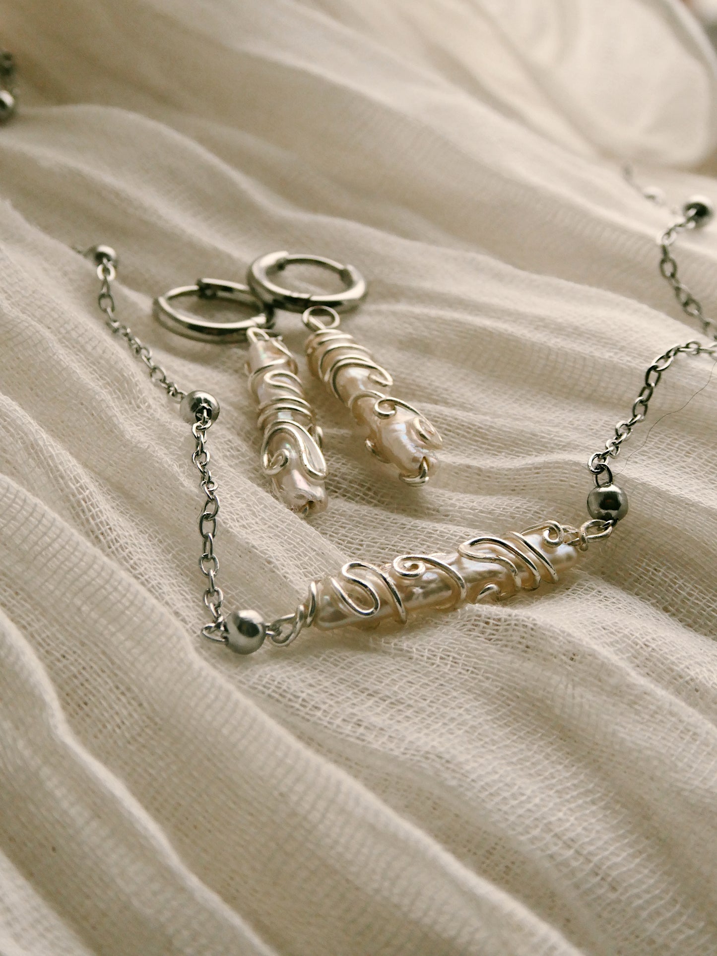 Detailed wire wrapped fresh water pearl necklace & earrings set
