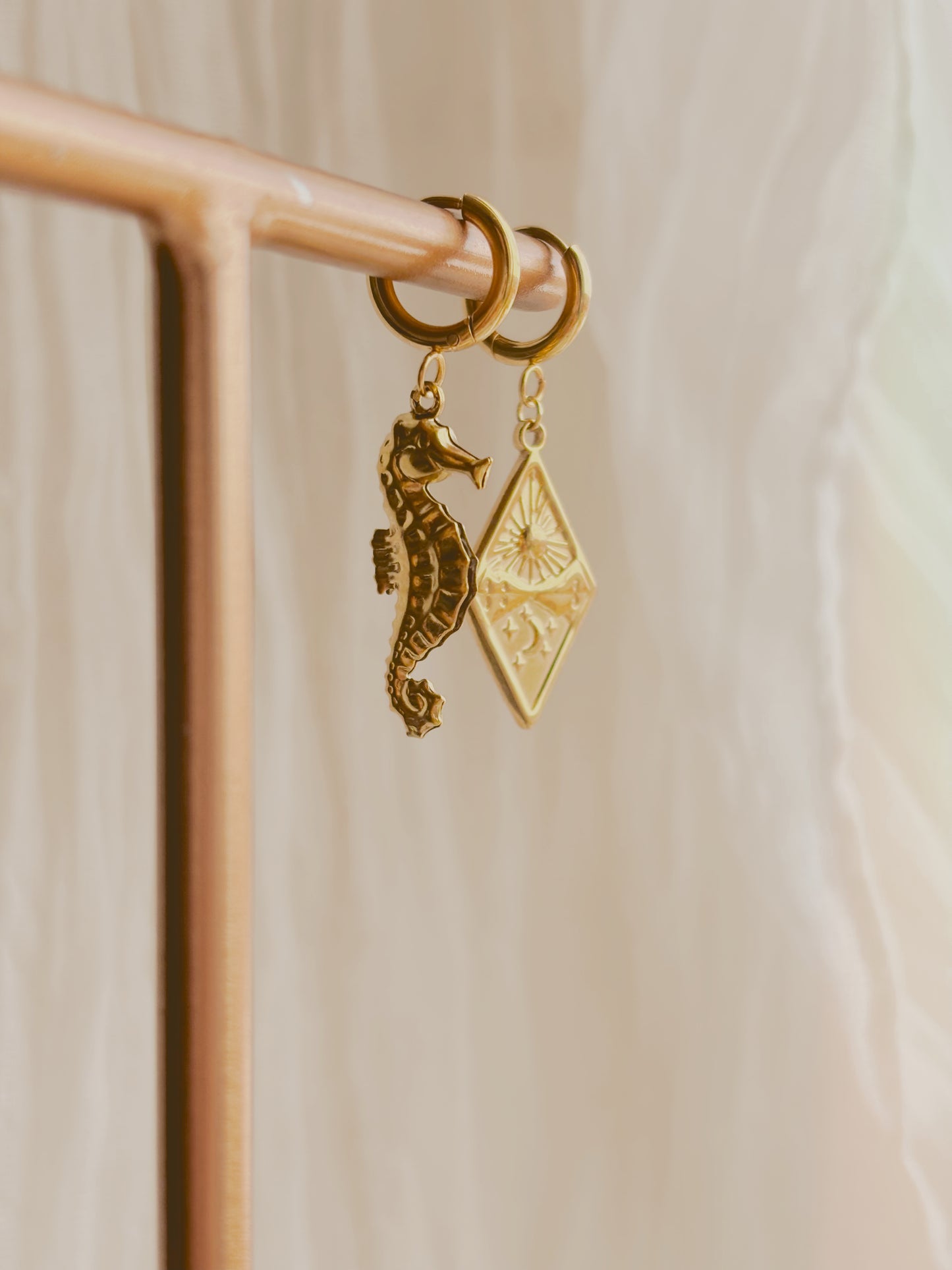 Seahorse & sunset earrings - Tarnish free - Gold & Silver
