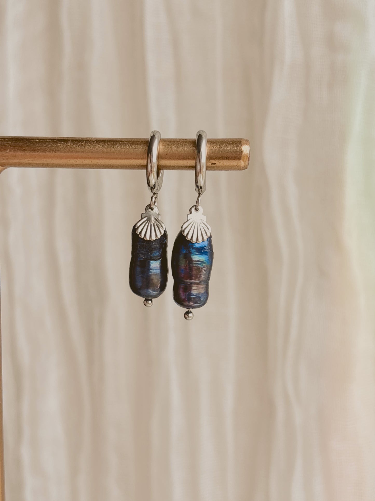 Handmade dark pearl earrings - tarnish free - Gold & Silver