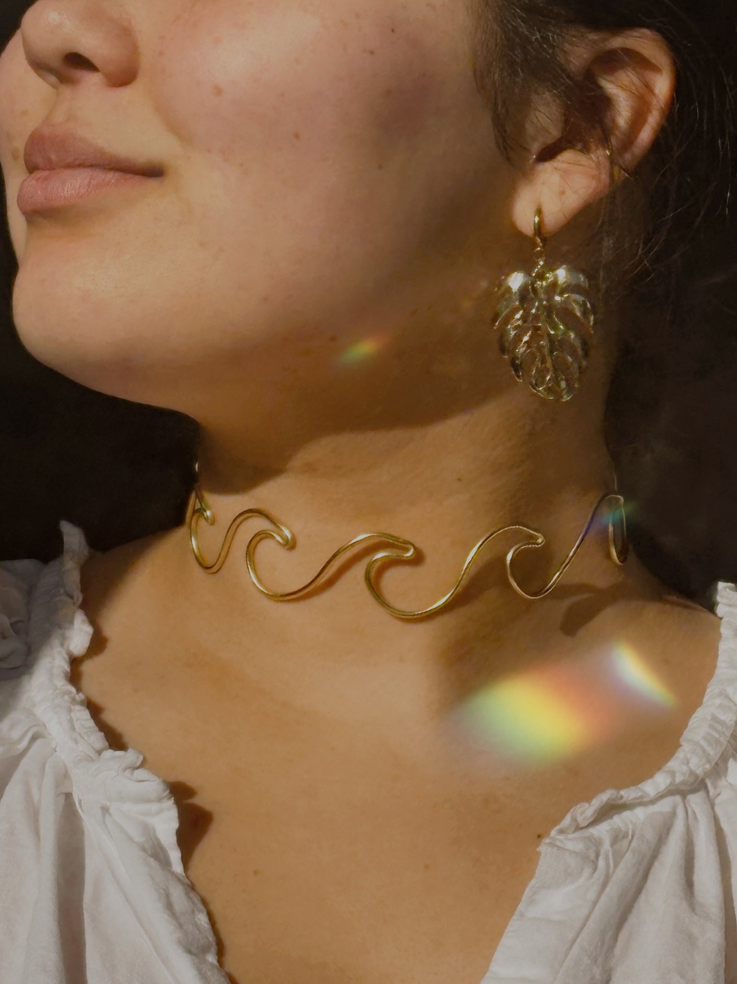 Tarnish free gold or silver wave chocker