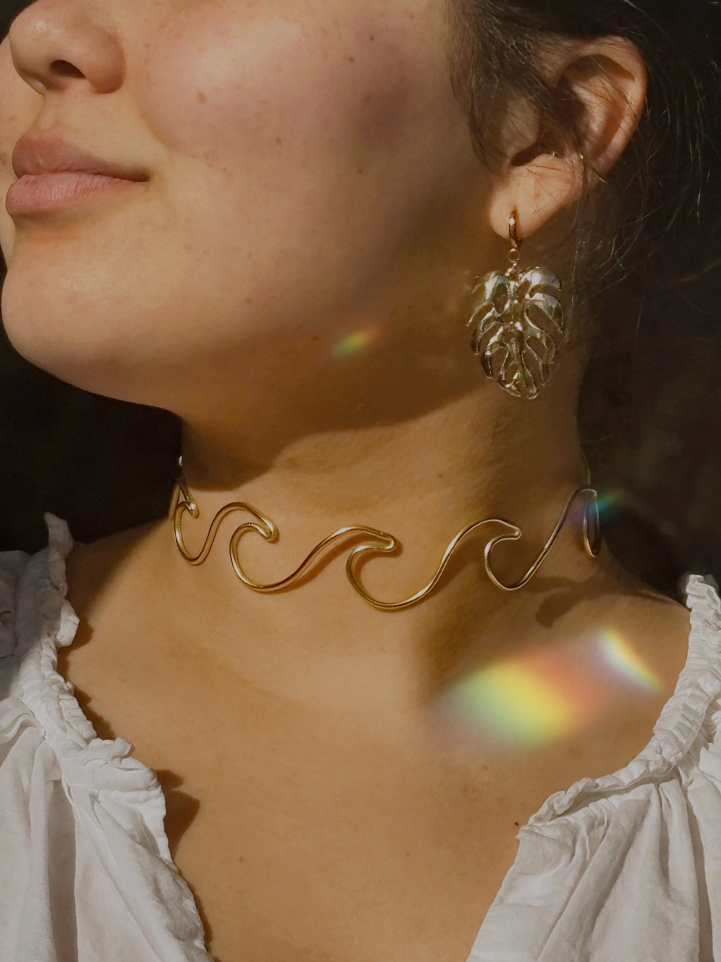 Tarnish free gold or silver wave chocker