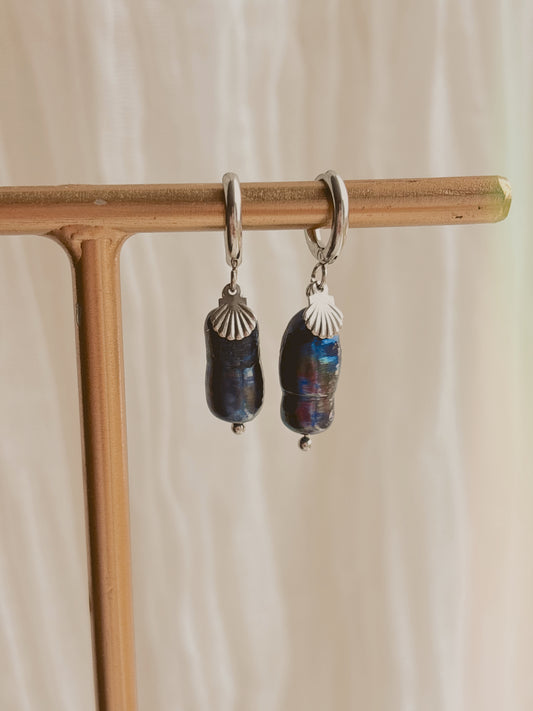 Handmade dark pearl earrings - tarnish free - Gold & Silver