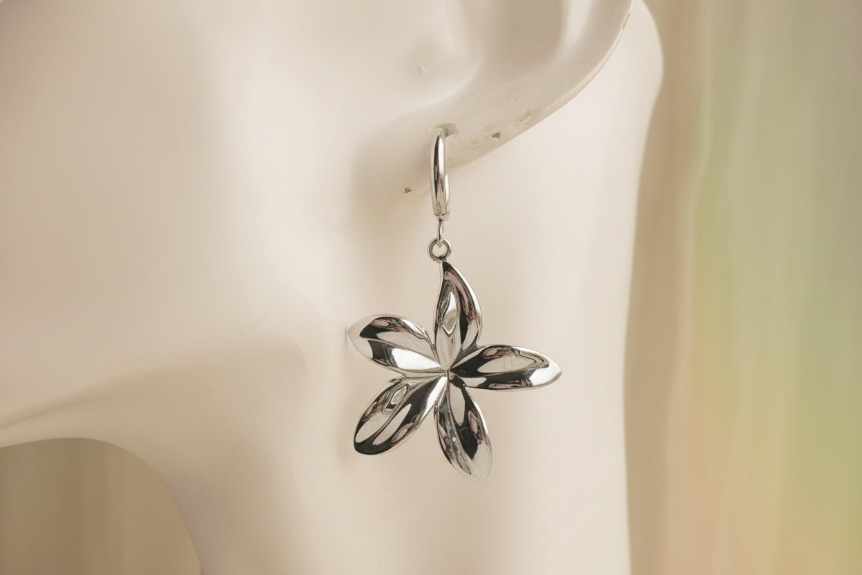 Hibiscus flower earrings ￼