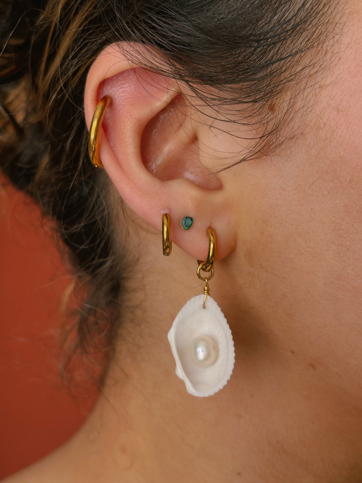 Natural classic shell and pearl earrings