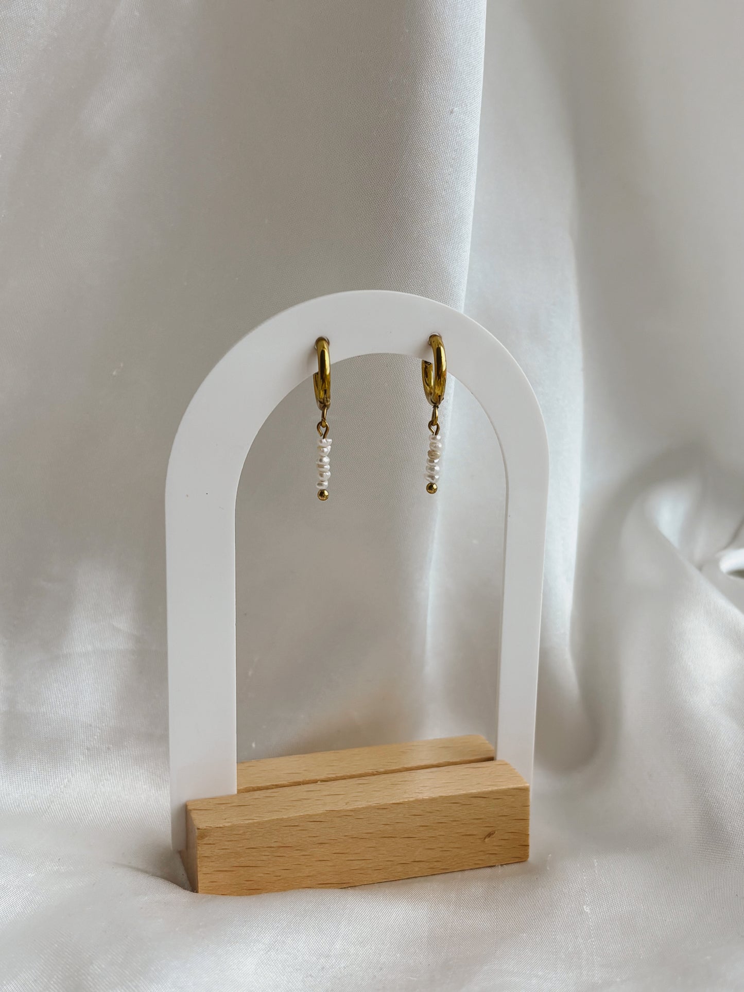 Dainty fresh water pearl earrings