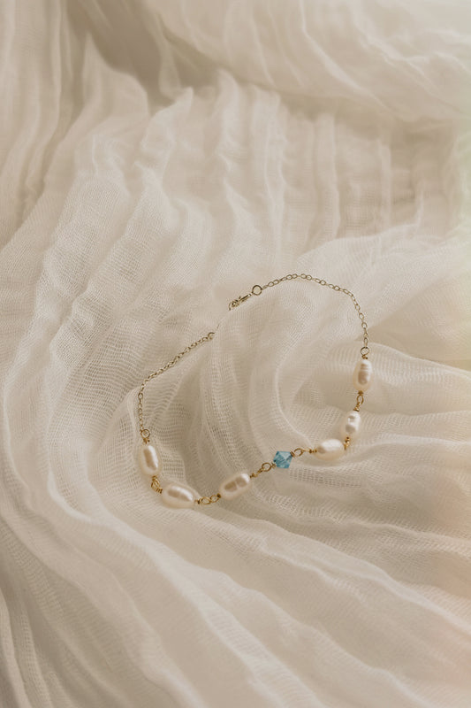 Fresh water pearl custom coloured gem bracelet