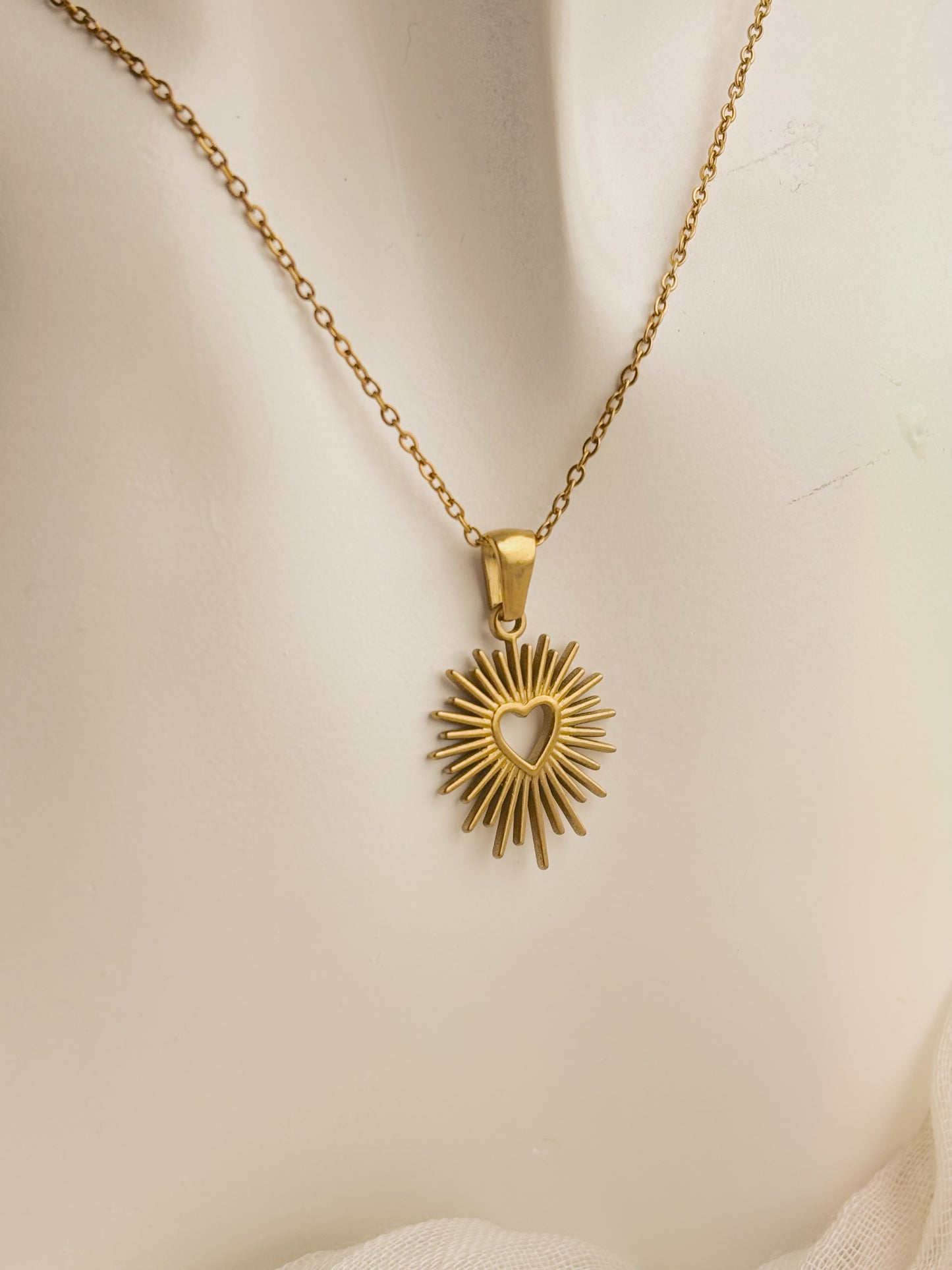 Shining heart necklace