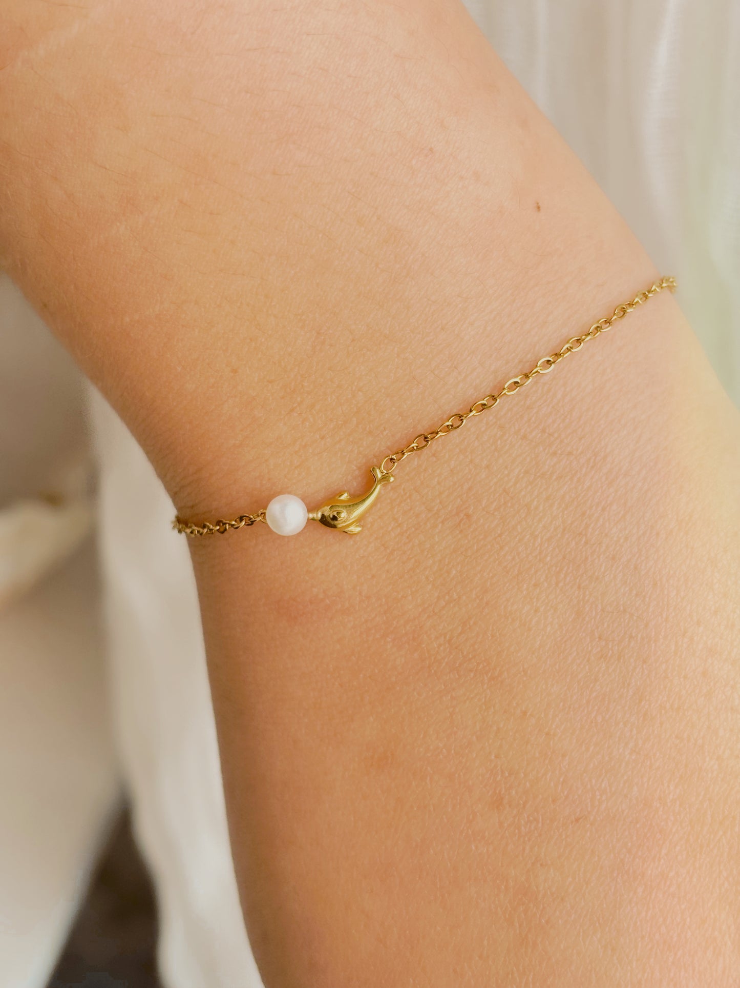 Dainty dolphin bracelet