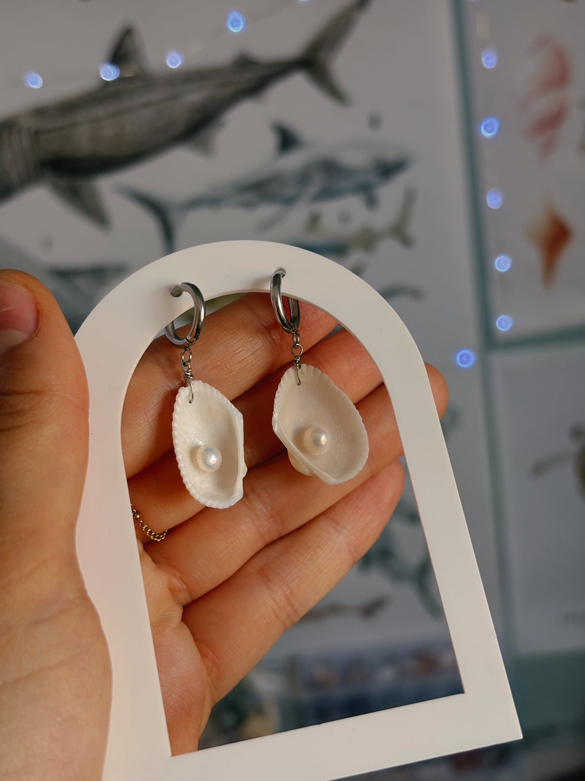 Natural classic shell and pearl earrings