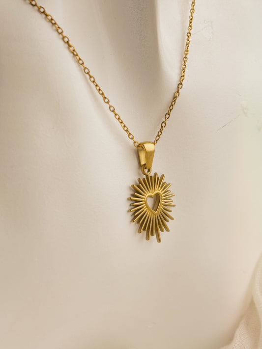Shining heart necklace