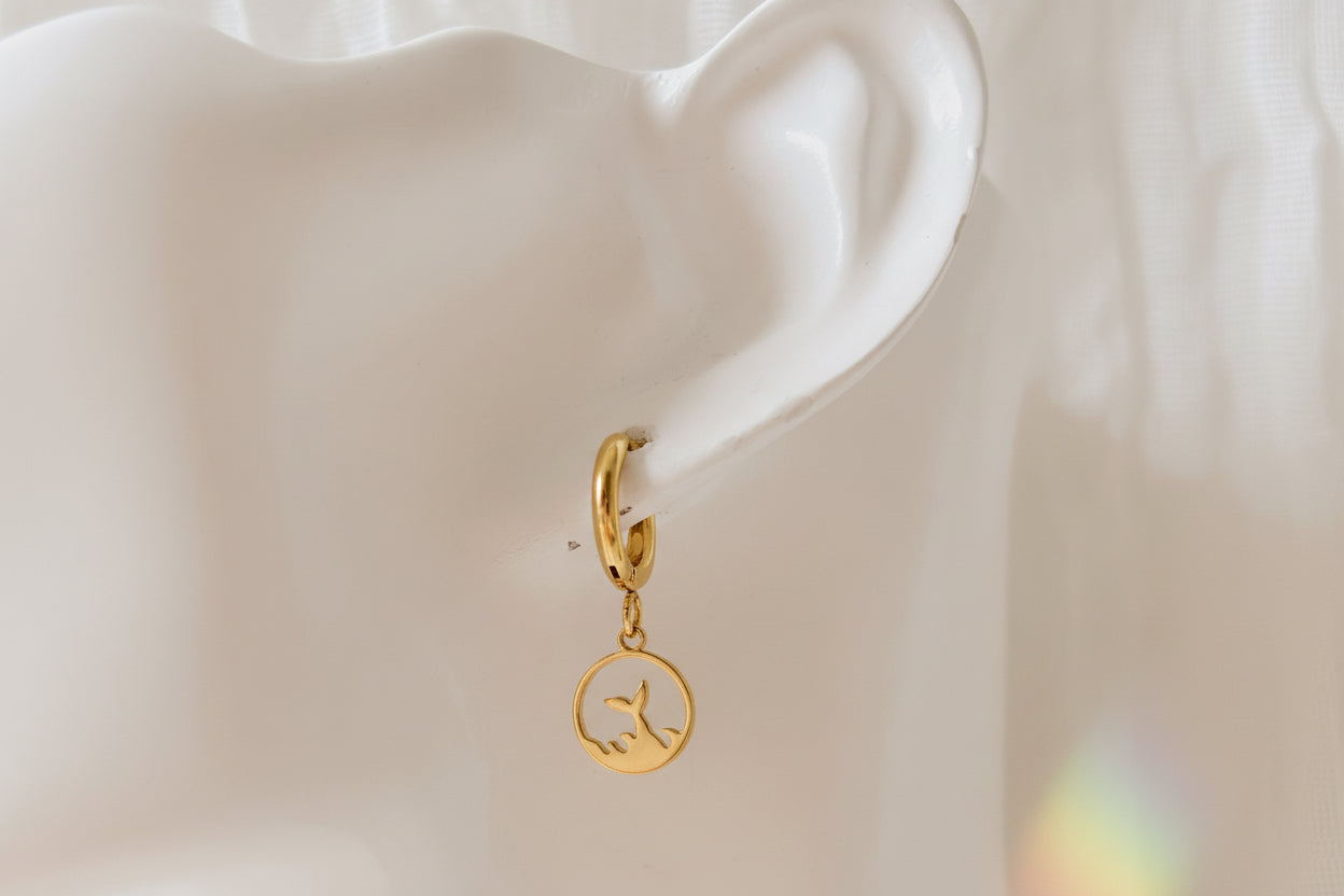 Dainty Whale tale earrings