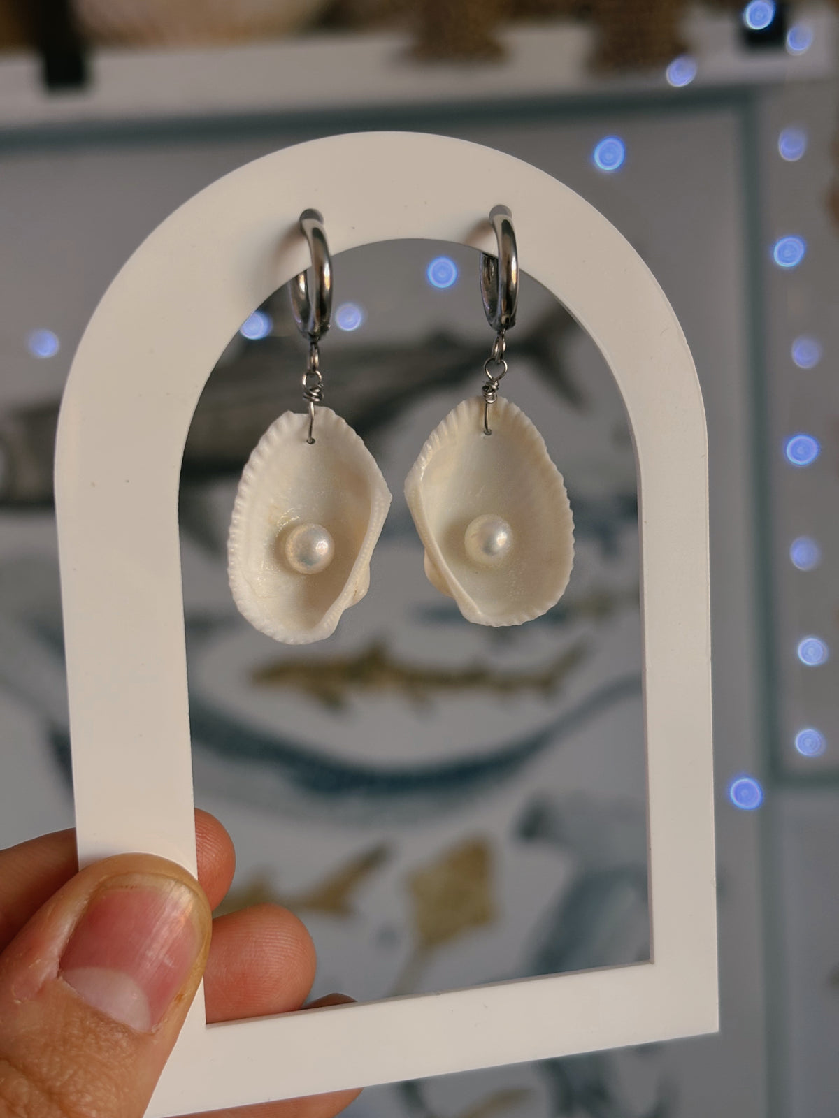 Natural classic shell and pearl earrings