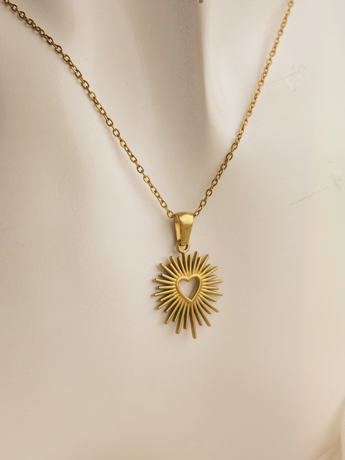 Shining heart necklace