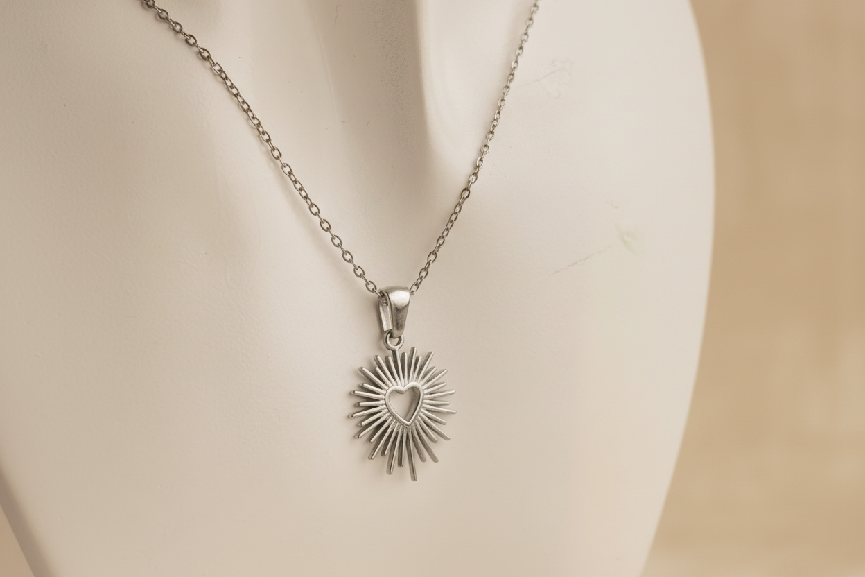 Shining heart necklace