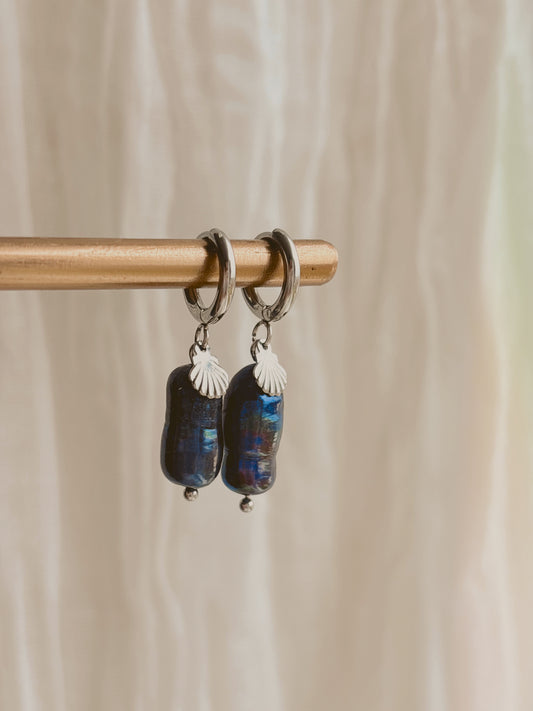 Handmade dark pearl earrings - tarnish free - Gold & Silver