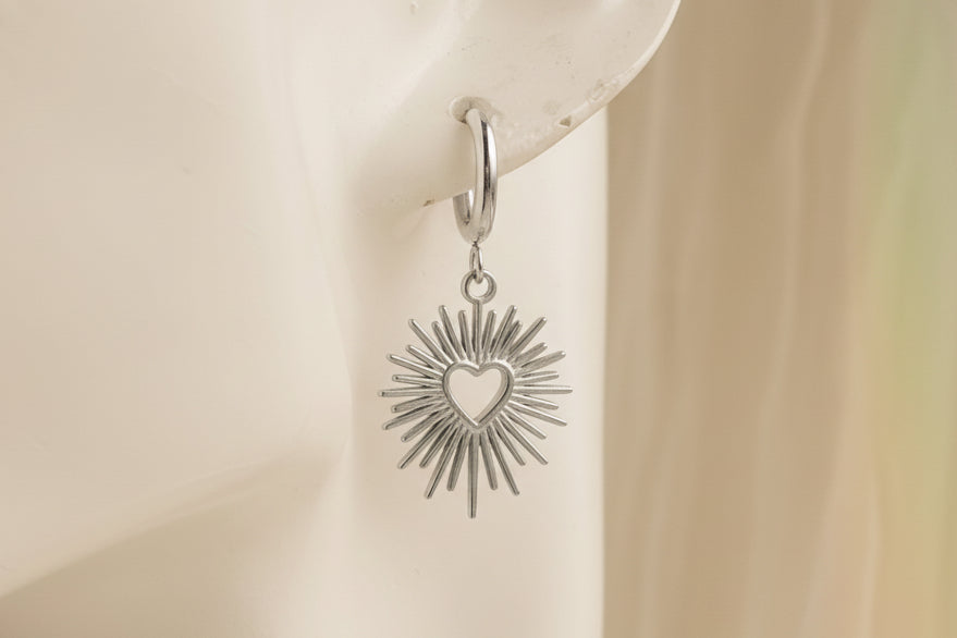Shining heart earrings