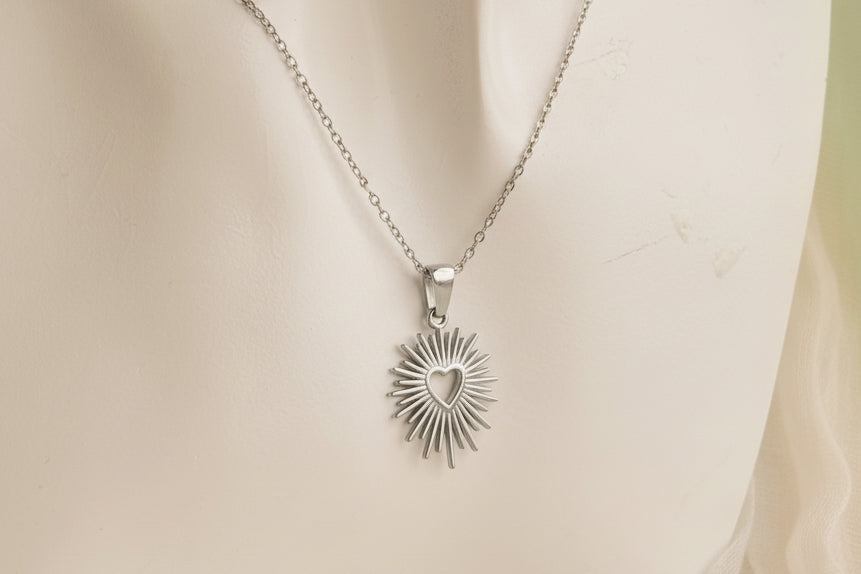 Shining heart necklace