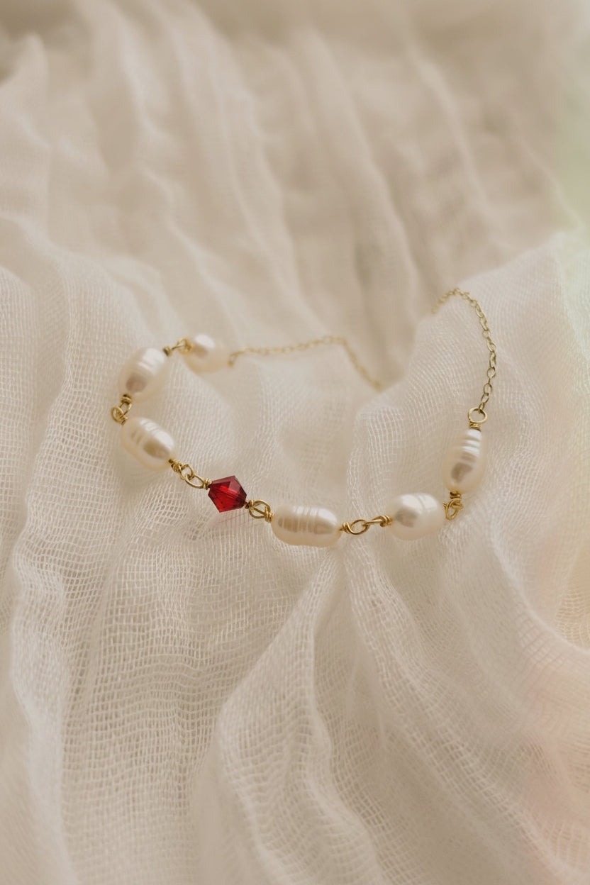 Fresh water pearl custom coloured gem bracelet