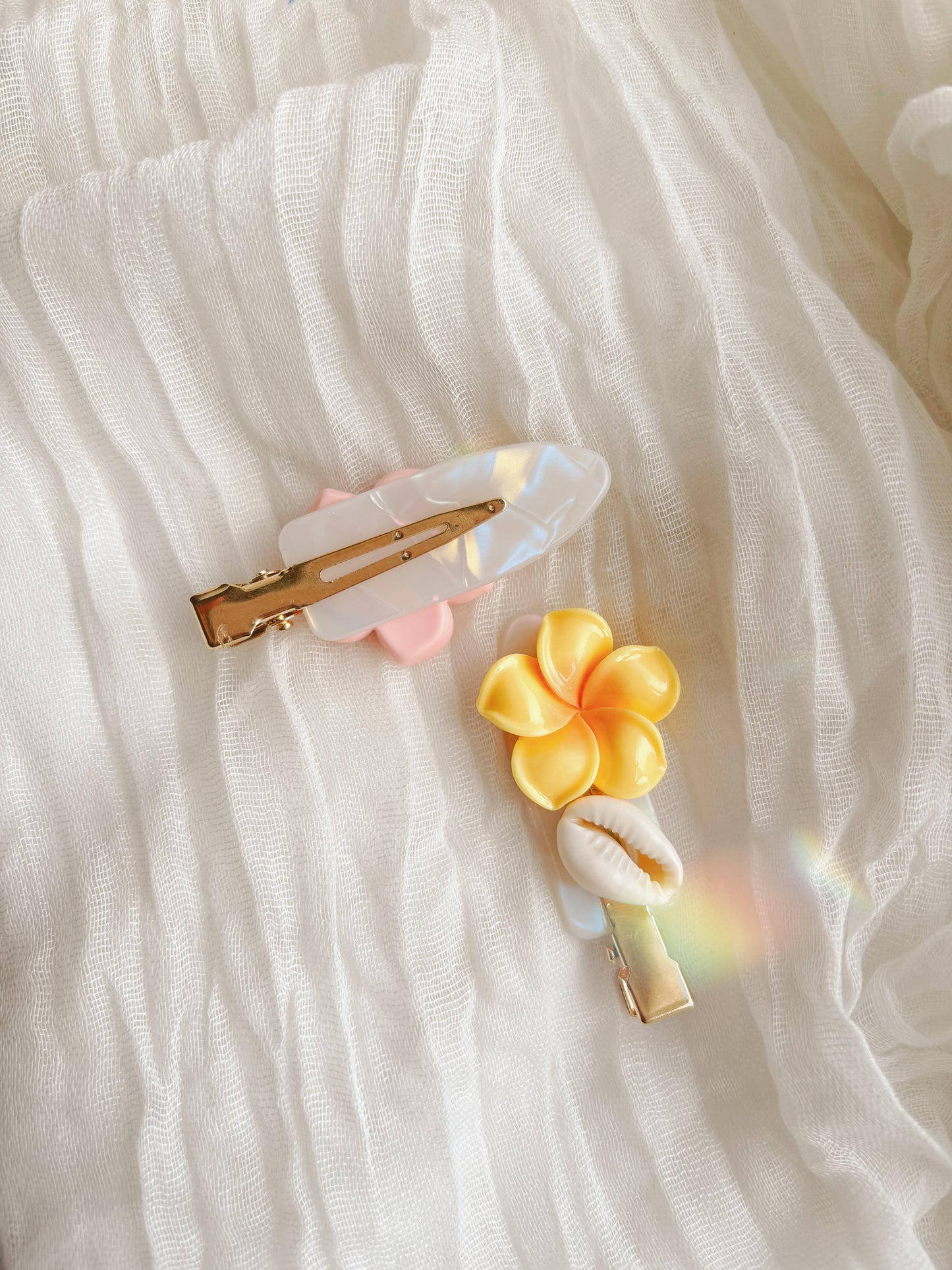 Hawaiian inspired hair clips - makeup hair back clips