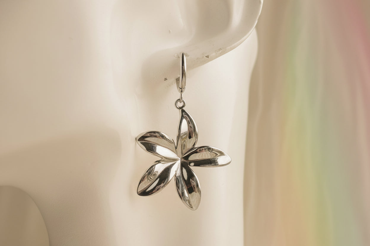 Hibiscus flower earrings ￼